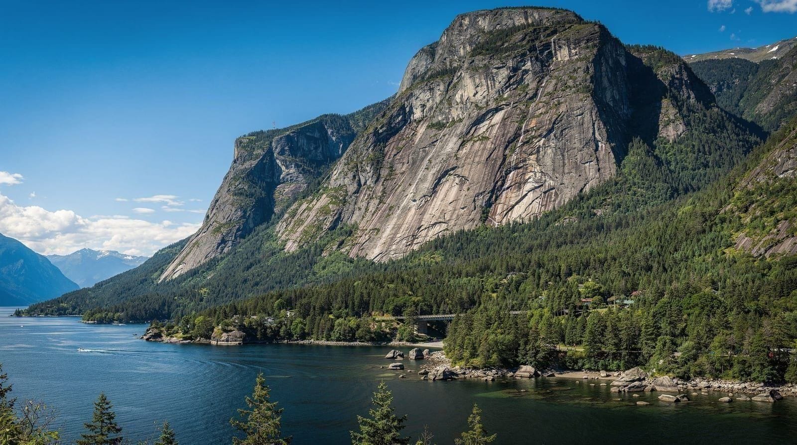 Squamish day trip from Vancouver — climbing, waterfalls, and the gondola — Planning a Squamish day trip from Vancouver — driving times, the Stawamus Chief,