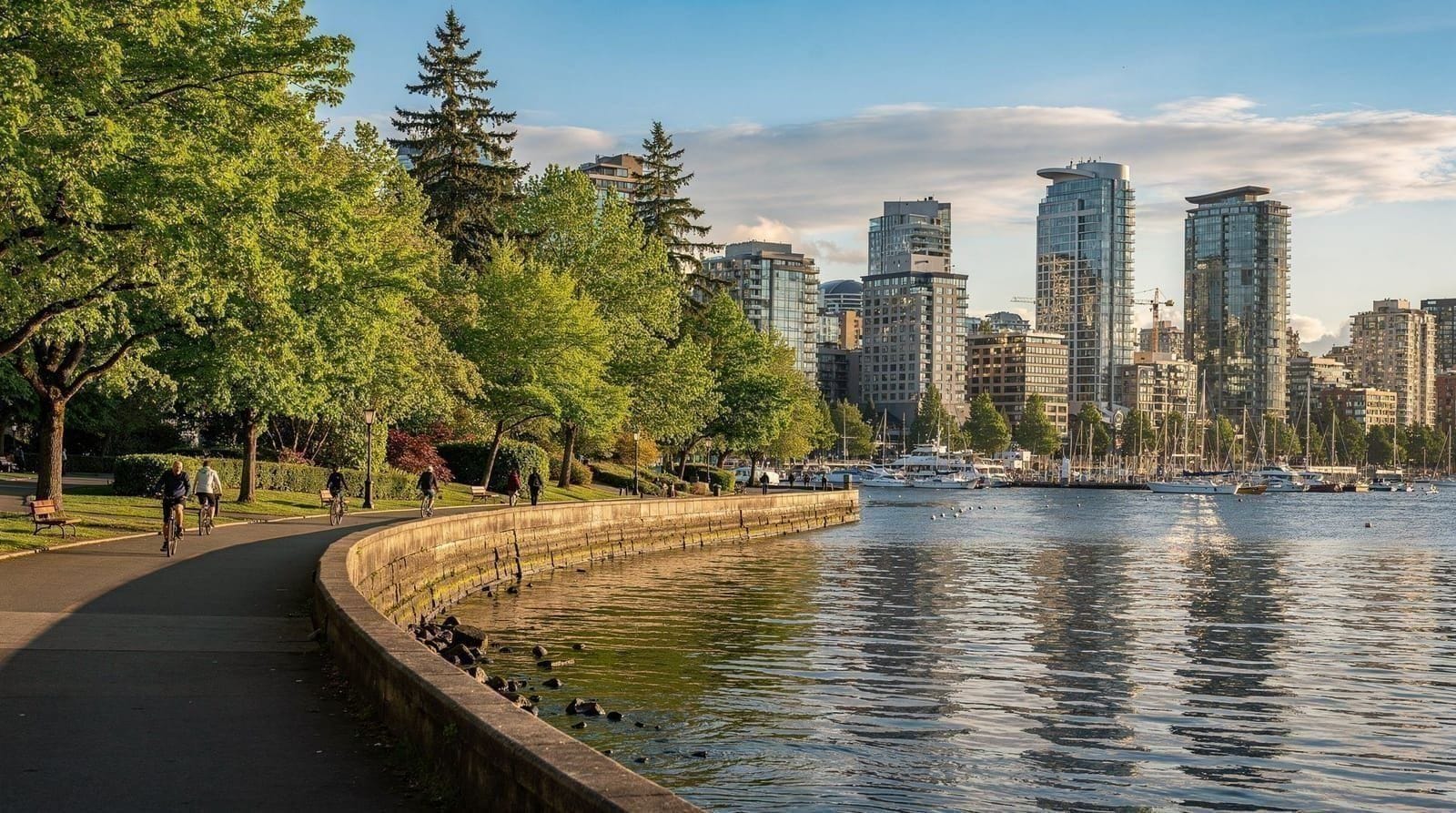 Summer vs winter in Vancouver — which season fits your trip — An honest comparison of visiting Vancouver in summer versus winter — weather, cr