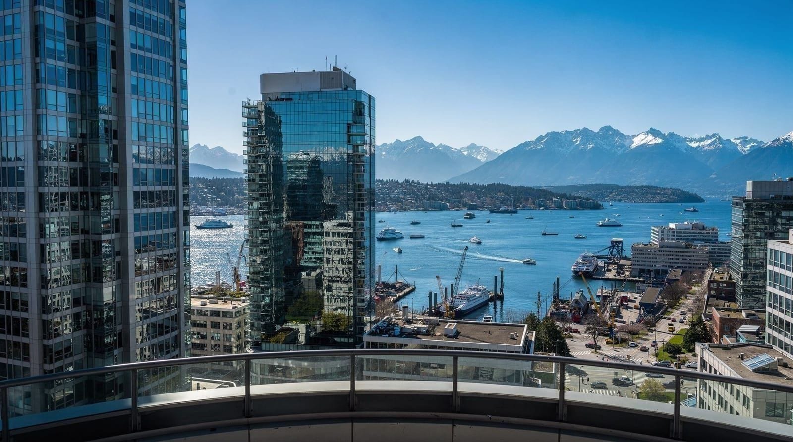 Vancouver Lookout — A guide to the Vancouver Lookout observation deck — ticket prices, the 360-degre
